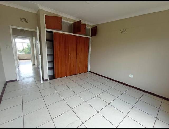 2 BEDROOM PROPERTY TO RENT IN FLORIDA LAKE